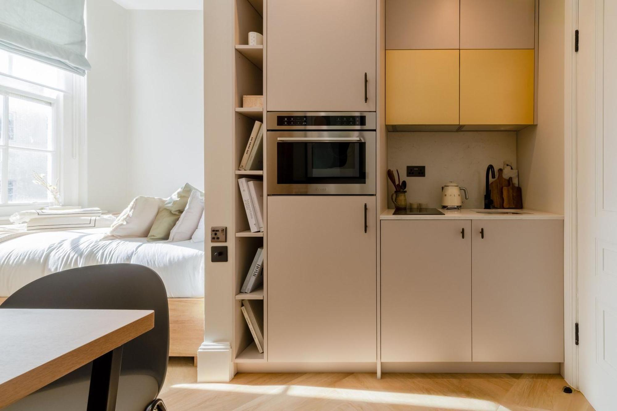 Smart In Sloane Square Apartment