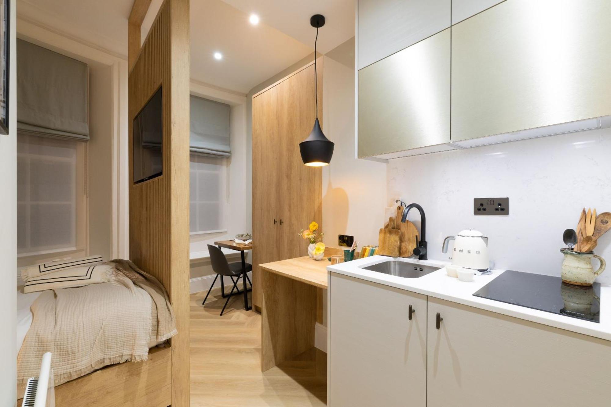 Smart In Sloane Square Apartment